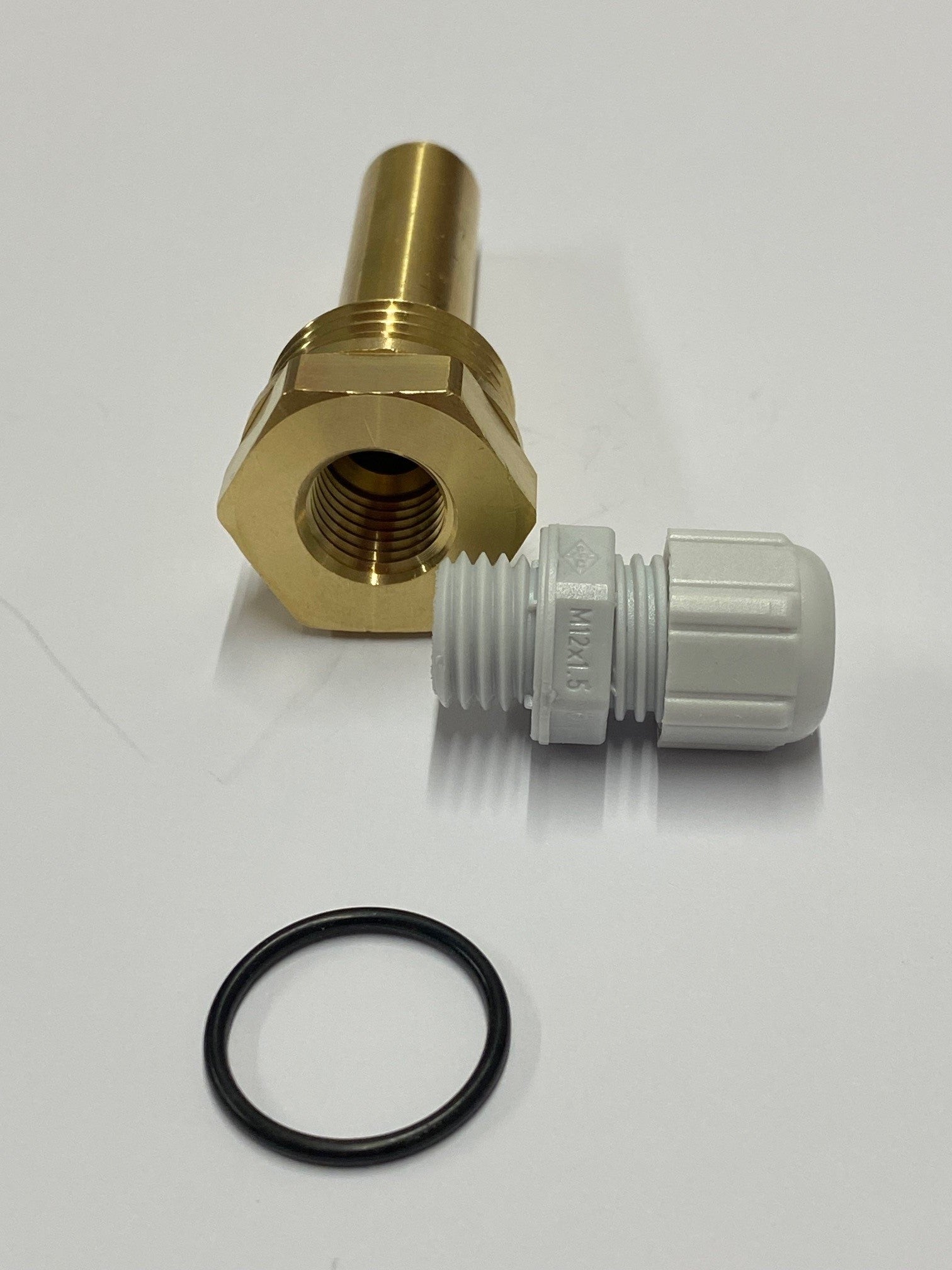 brass threaded sensor pocket